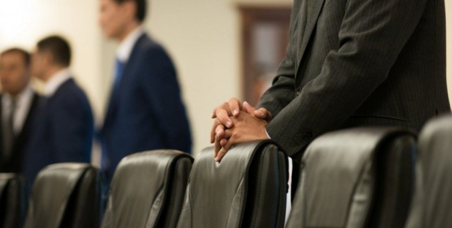 чиновники зарплати Україна нові премії для чиновників