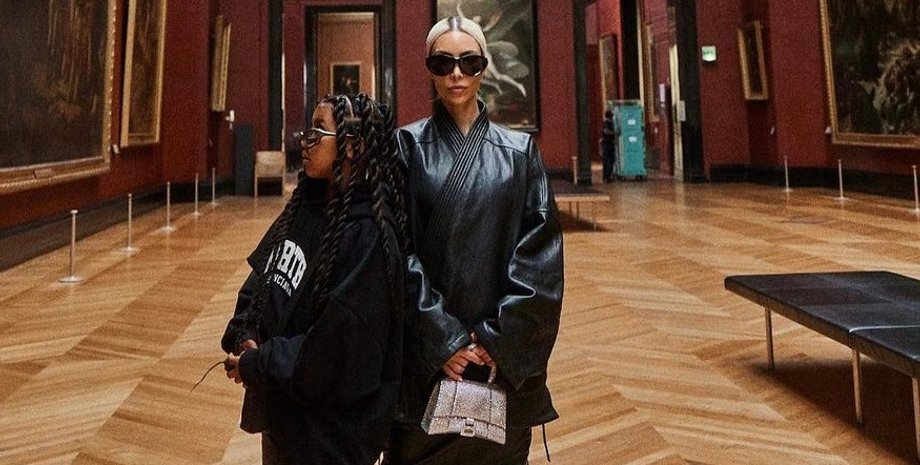 норт уест, ким кардаш'ян, кріс дженнер, лувр, париж, екскурсія по лувру