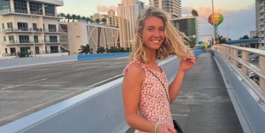 Девушка нашла скрытую камеру, скрытая камера, подруги, аренда жилья, спальня, шпионили, соцсети,