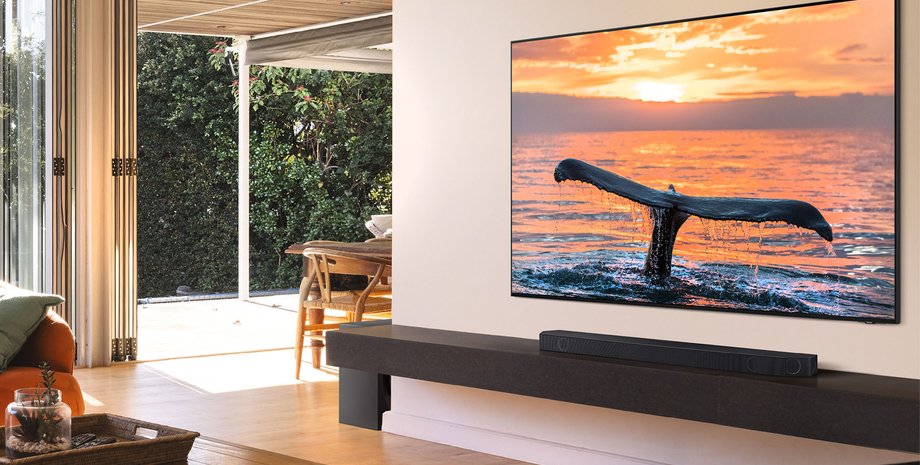 телевизор Samsung в комнате