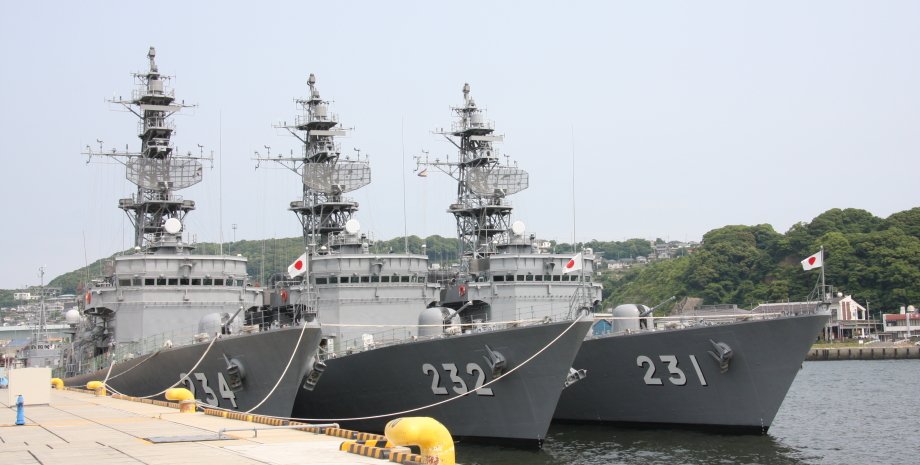 фрегаты в порту, фрегат абукума, японский фрегат