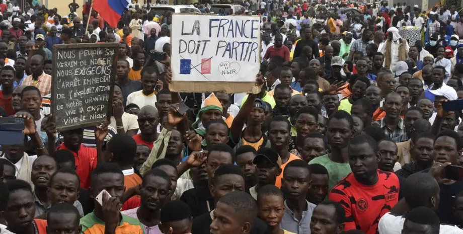 Демонстрация, военный переворот, Нигер, Африка