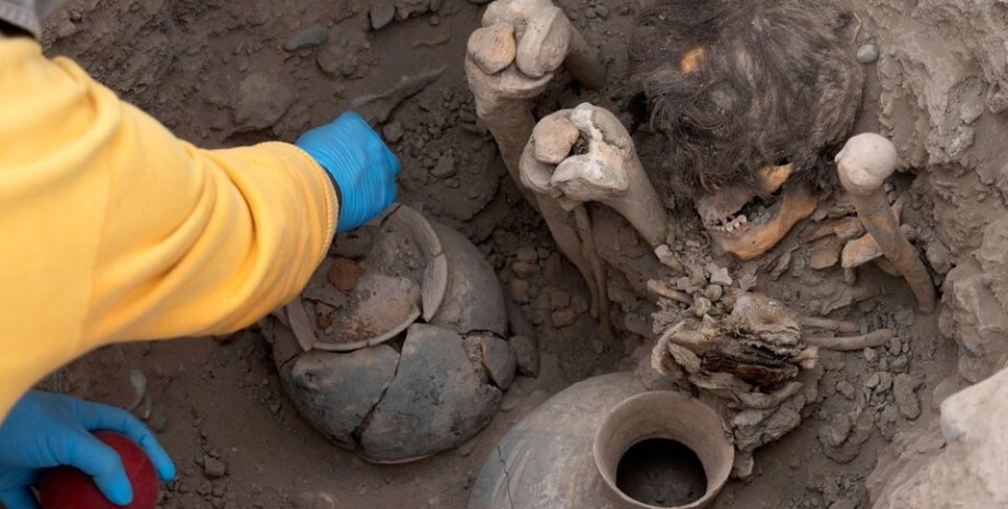 Мумия, найденная на раскопках в Перу