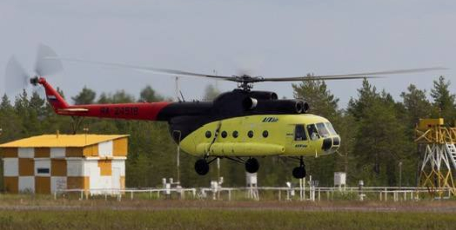 Auf dem Flugplatz der Russischen Föderation wurde der Mi-8-Hubschrauber in Noyab...