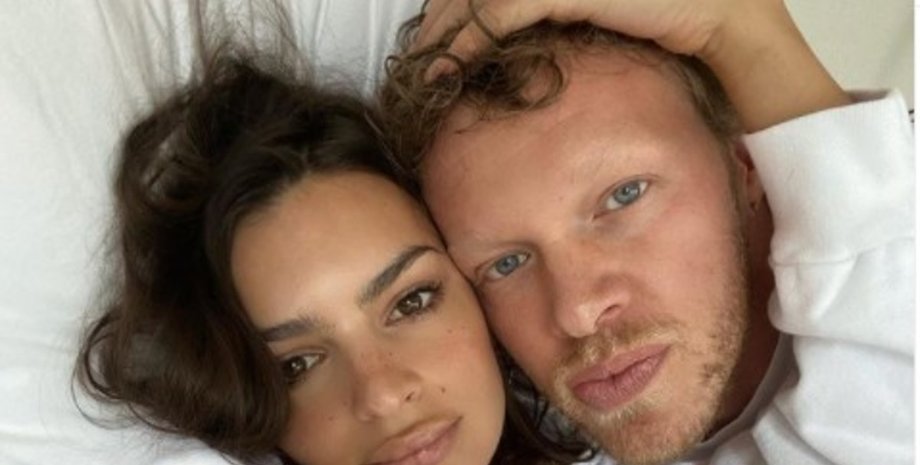 Эмили Ратаковски и Себастьян Бер-Макклард, эмили ратаковски разводится, эмили ратаковски сын