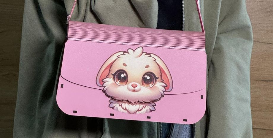 Мать нашла в сумочке своего ребенка игрушечное оружие, эта находка стала для нее настоящей неожиданностью