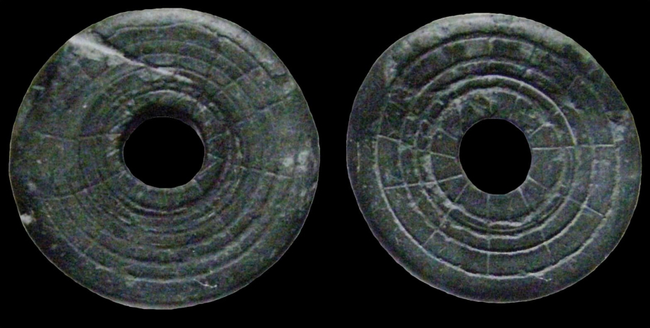 артефакты викинги, навигация, резьба, диск, торговля, культурный обмен, артефакты, археологи, археология, поселения, раскопки, Украина, пирофиллит, инструмент