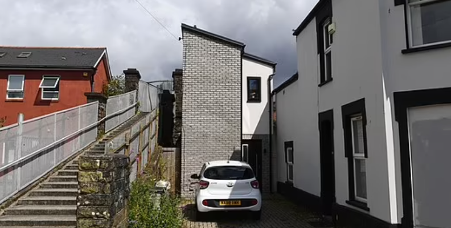 Самый тонкий дом в Великобритании, жилье, недвижимость, интересные дома, как живут люди в крошечных помещениях