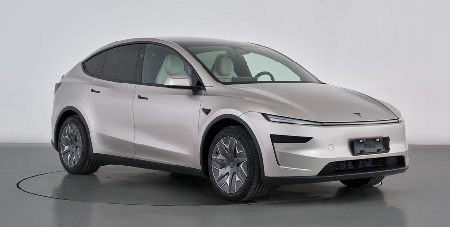 Удлиненный электрокроссовер Tesla Model Y L
