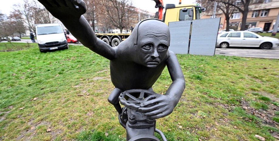 Памятник Владимиру Путину, фото