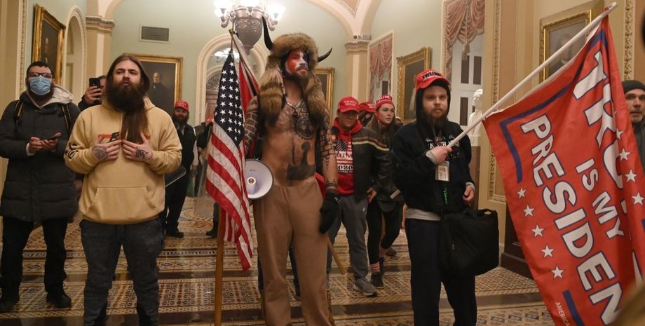 Капитолий, бунт в США, Конгресс, сторонники Трампа, захват Капитолия