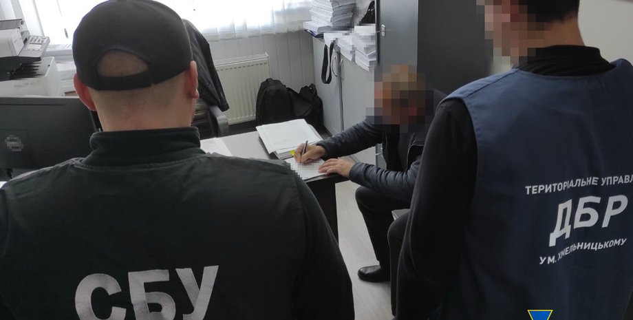 Сотрудники СБУ и ДБР, следственные действия