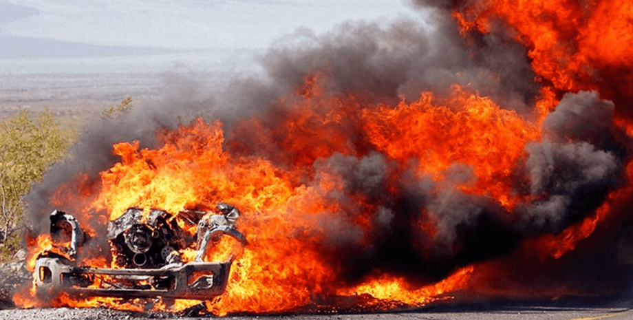 Nissan, взрыв авто, Nissan взрыв