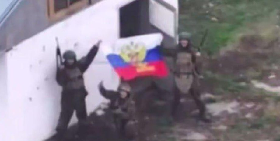 Share: The occupiers unfurled the Russian tricolor in the village of Rivnopilya,...