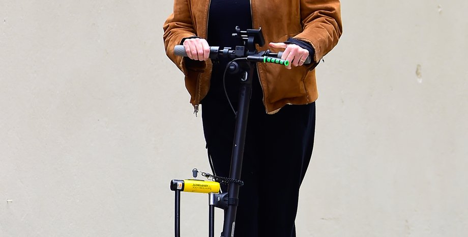 Деборра-Лі Фернесс