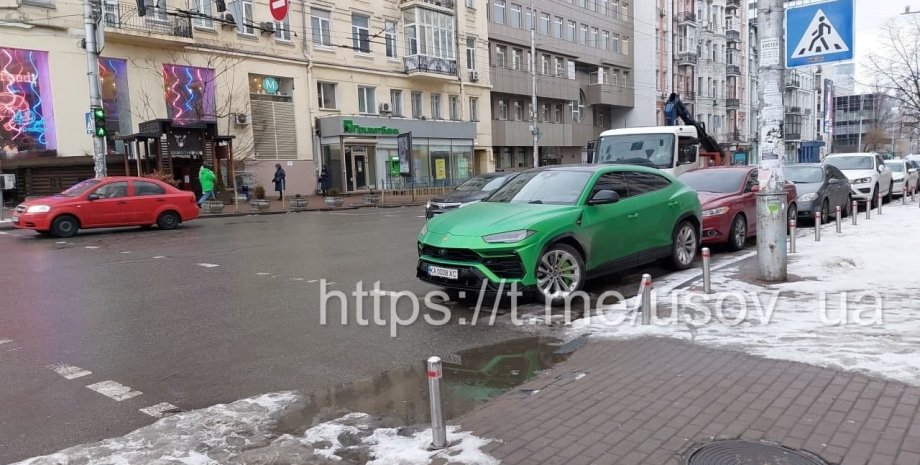 Lamborghini Urus, кроссовер Lamborghini, эвакуатор в Киеве, эвакуаторы в Киеве, нарушение ПДД