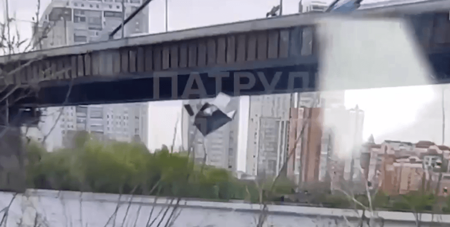 упал маф, металлический маф, маф упал в днепр, киев мафы