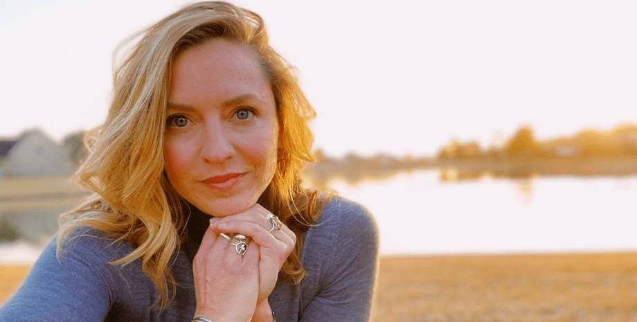 Женщина сбежала из культа Женщина сбежала из культа, женщина, культ, вышла замуж в 3 года, секта, сбежала из секты, брак, дети Бога,