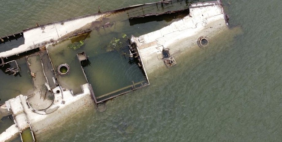 Затонувший немецкий военный корабль., военный корабль времен второй мировой