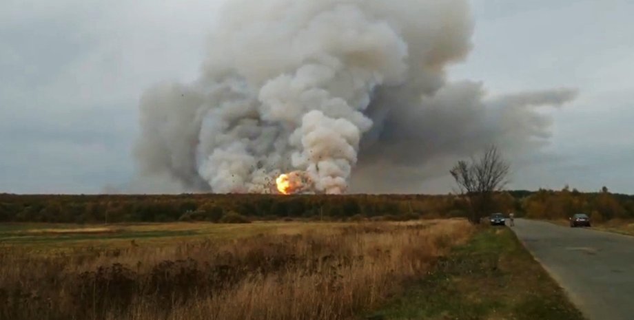 вогонь, дим, вибух, вибух на складі