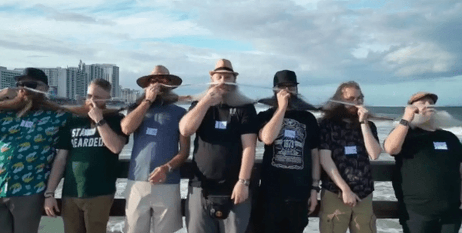 Мировой рекорд, цепочка из бород, борода, цепочка из усов, 89 мужчин, установили мировой рекорд, 60-метровую цепочку