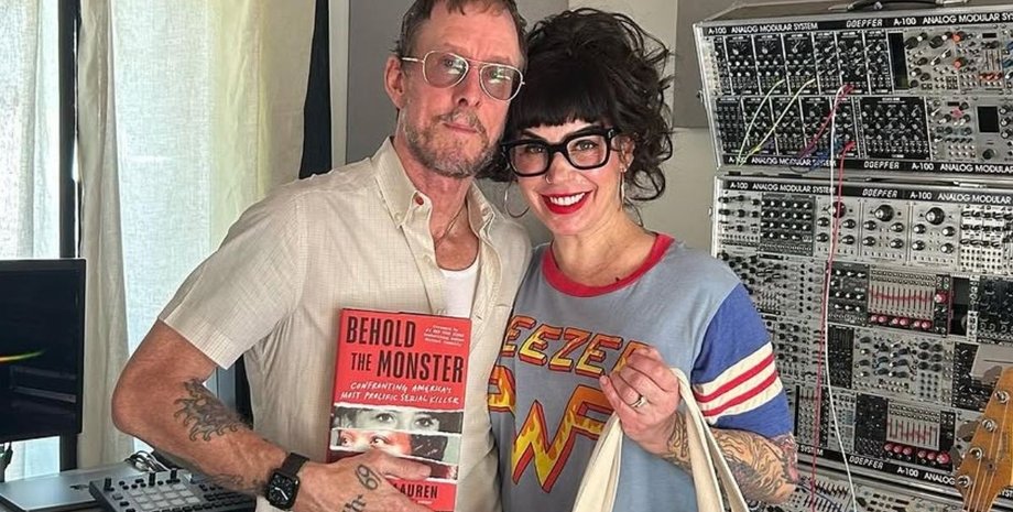 Басист Weezer, Скотт Шрайнер, Джиллиан Лорен Шрайнер