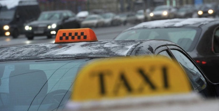 Secondo la polizia, la donna si è rivolta immediatamente a un servizio di taxi, ...