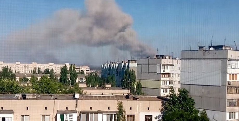 Херсон обстріл сьогодні ракетний удар військова база казарма Росгвардія