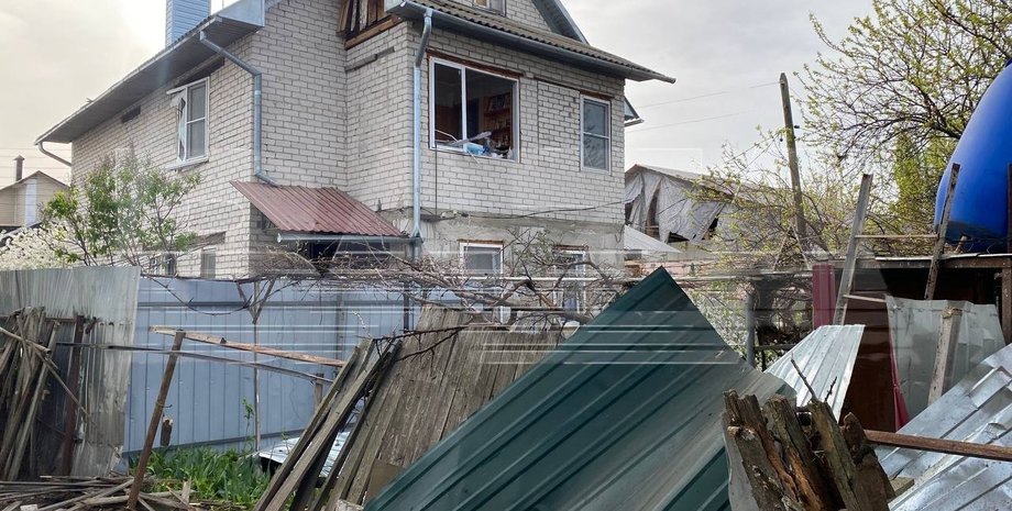 поврежденный дом, выбитые окна, удар по Воронежу