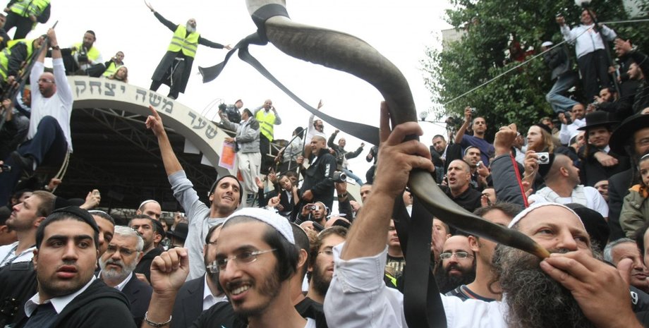 В Израиле выявили коронавирус у почти 1500 хасидов, вернувшихся из Украины