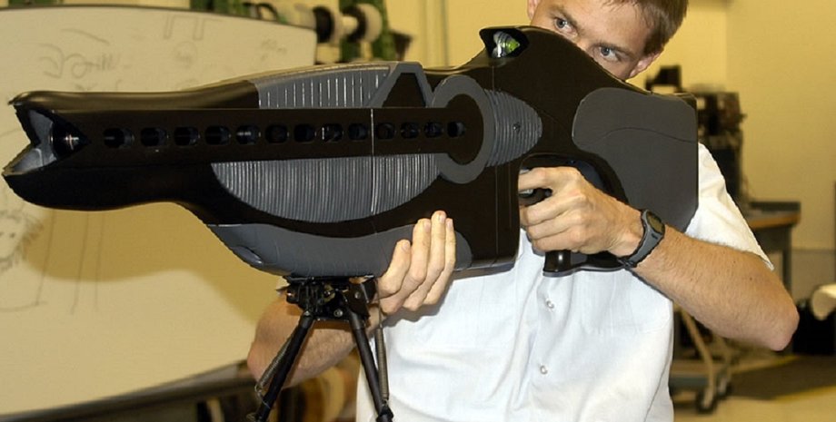 человек с лазером, боевые лазеры, боевой лазер, лазерный прицел, лазерное оружие, лазер, лазерные технологии, лазерное вооружение