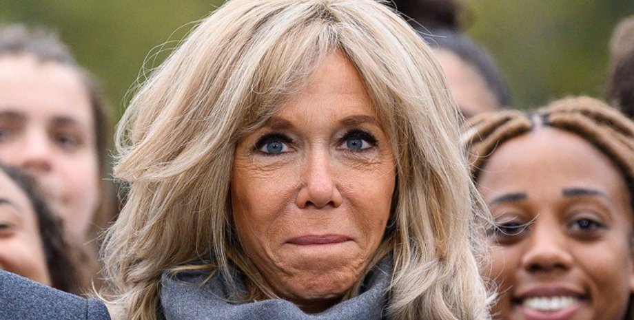 Фото: footwearnews | Бриджит Макрон.