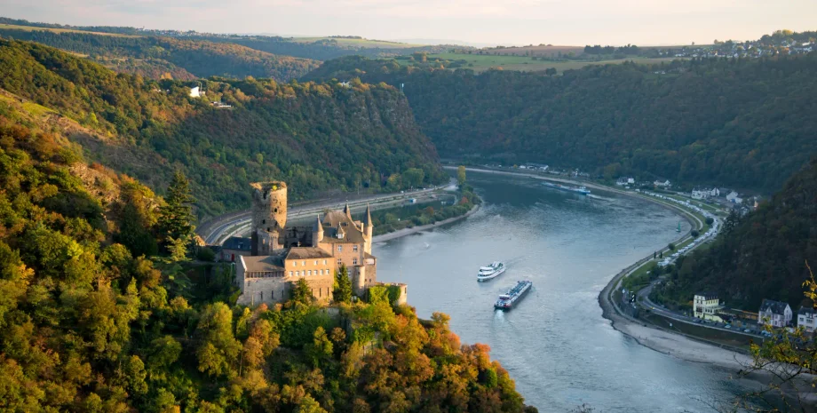Річка Рейн та замок Кац в Німеччині