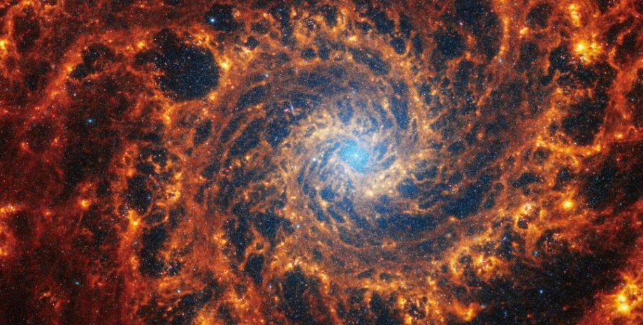 галактика NGC 628