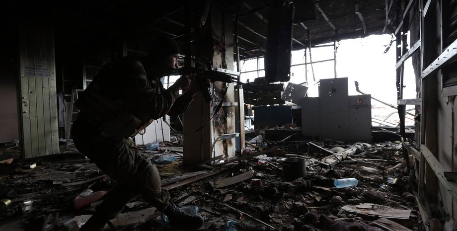 Боец АТО в аэропорте "Донецк" / Фото: facebook.com/sergei.loiko