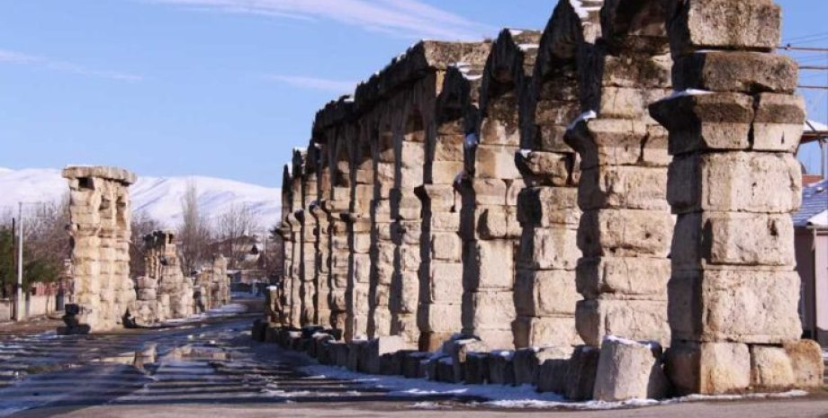 археологи, археологія, акведук, розкопки, Тіана, Рим, цивілізація, реставрація, туристи, споруда, місто, античність, вода, розвиток