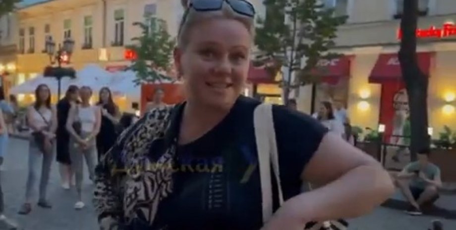 в Одессе женщины набросились на уличных музыкантов из-за украинских песен в Одессе женщины набросились на уличных музыкантов из-за украинских песен