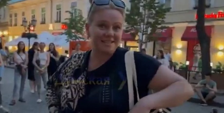 в Одессе женщины набросились на уличных музыкантов из-за украинских песен