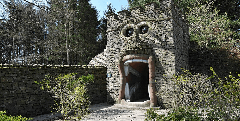 Аттракцион "Запретный угол", парк развлечений, парк, уникальный парк, место для туристов, самое странное место в мире,