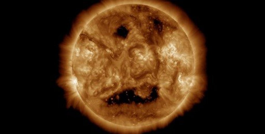 Солнце корональная дыра