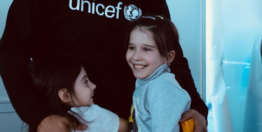 орландо блум у молдові, орландо блум допомагає українським біженцям, російсько-українська війна