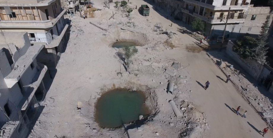 Воронки от бункерных бомб в Алеппо / Фото: Reuters