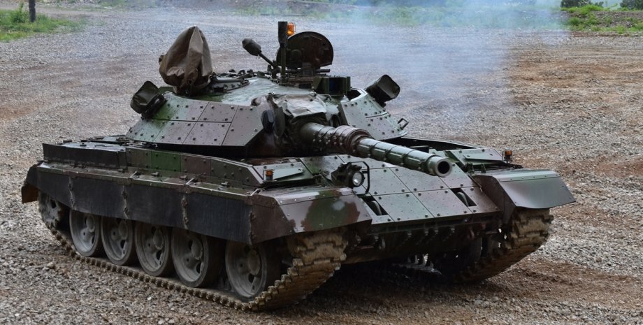 Nach der Modernisierung erschien der Tank 105 mm L7 -Pistole mit einem thermisch...