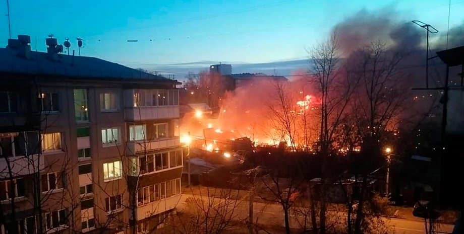 літак розбився, розбився військовий літак, літак розбився в Іркутську, авіакатастрофа над Іркутськом, винищувач іркутськ, літак упав на житловий будинок в Іркутську, винищувач СУ-30 СМ, СУ-30 СМ Іркутськ, загибель літака в Іркутську