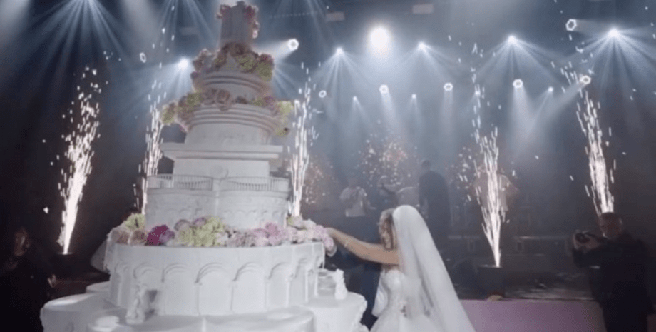 новости Львова, свадьба экс-прокурора, скандальная свадьба во Львове, торт за 100 тысяч гривен, экс-работница ГБР