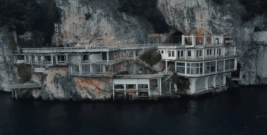 Готель у скелі на березі озера, готель, готель, Дім форелі, ресторан, історія готелю, покинутий готель, реставрація готелю