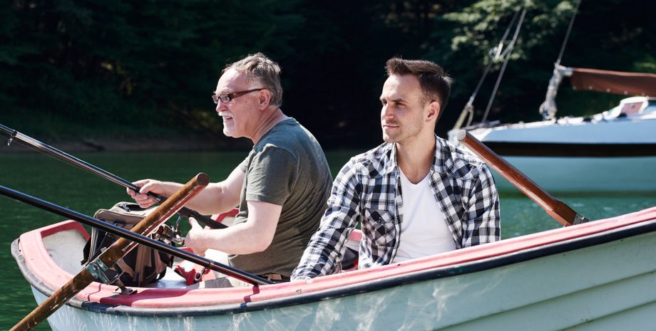 Туристы не поверили глазам, когда в их лодку село существо из "Парка Юрского периода"