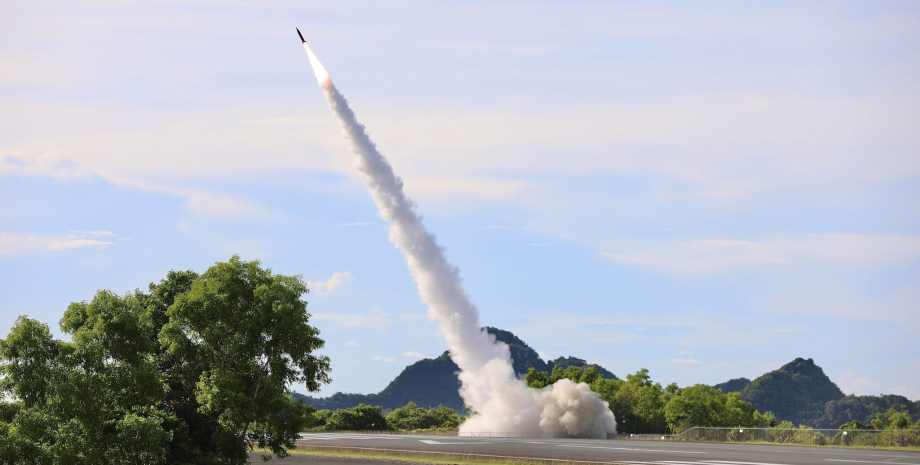 From the Himars unmanned version, two PRSM ballistic missiles launched at once. ...