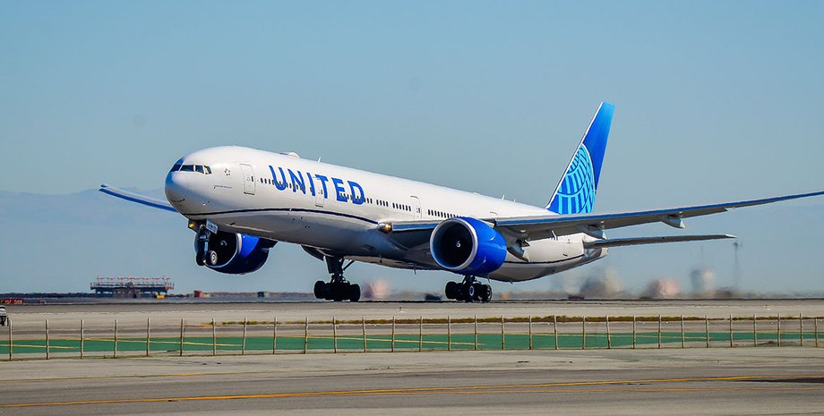 Літак, рейс, затримка рейсу, незадоволені пасажири, пілот літака, подарунок для пасажирів, пілот нагодував пасажирів,