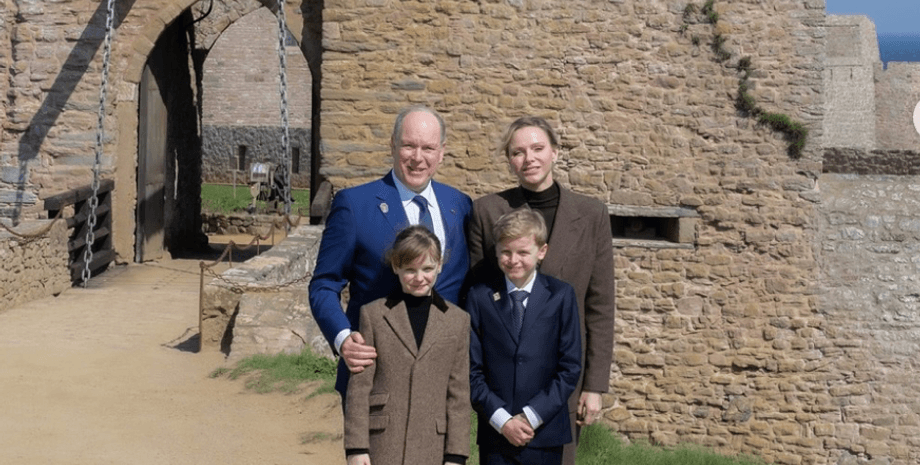 Князівська родина Монако, князь монако альбер, княгиня монако шарлін, принц жак, принцеса габріелла, кот дʼармор